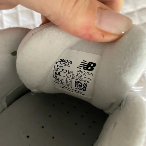 New Balance Sneakers Sz 8.5 - Picture 11 of 12